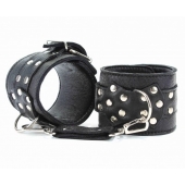 Чёрные кожаные оковы с клепками - БДСМ Арсенал - купить с доставкой в Калининграде