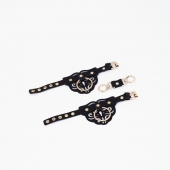 Черные кожаные наручники с клепками, кольцами и золотистой фурнитурой - Crazy Handmade - купить с доставкой в Калининграде