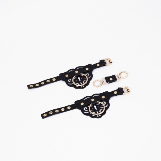 Черные кожаные наручники с клепками, кольцами и золотистой фурнитурой - Crazy Handmade - купить с доставкой в Калининграде